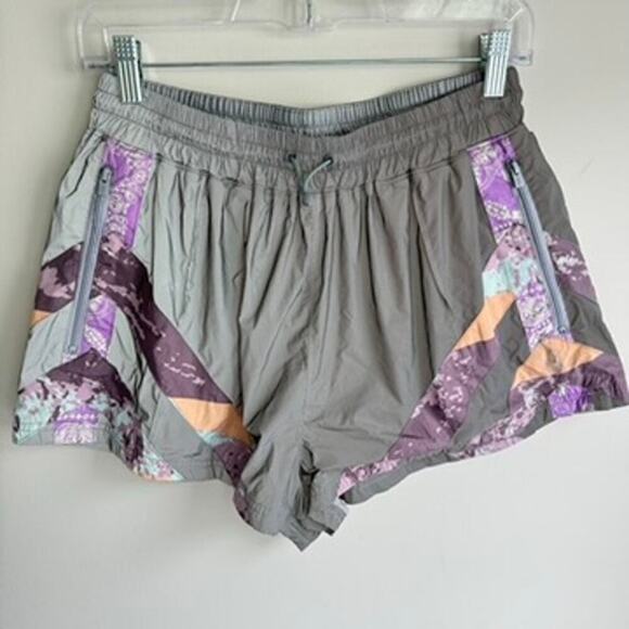 Free People Movement Reflective Shorts Sz M Silver Now You See Me Running - Picture 4 of 8